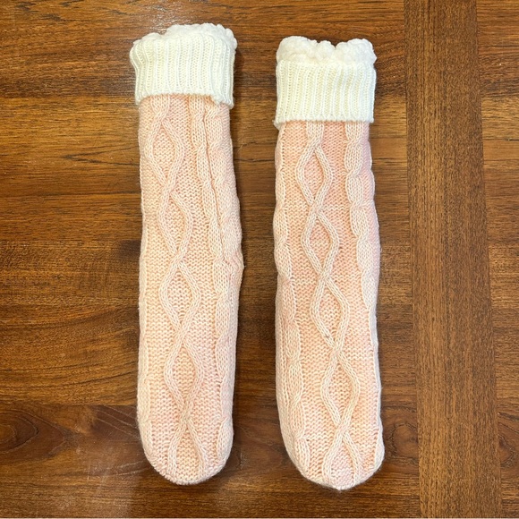 Jane and Bleeker Fleece Non Slip Cable Knit Socks, Pink - Picture 5 of 5